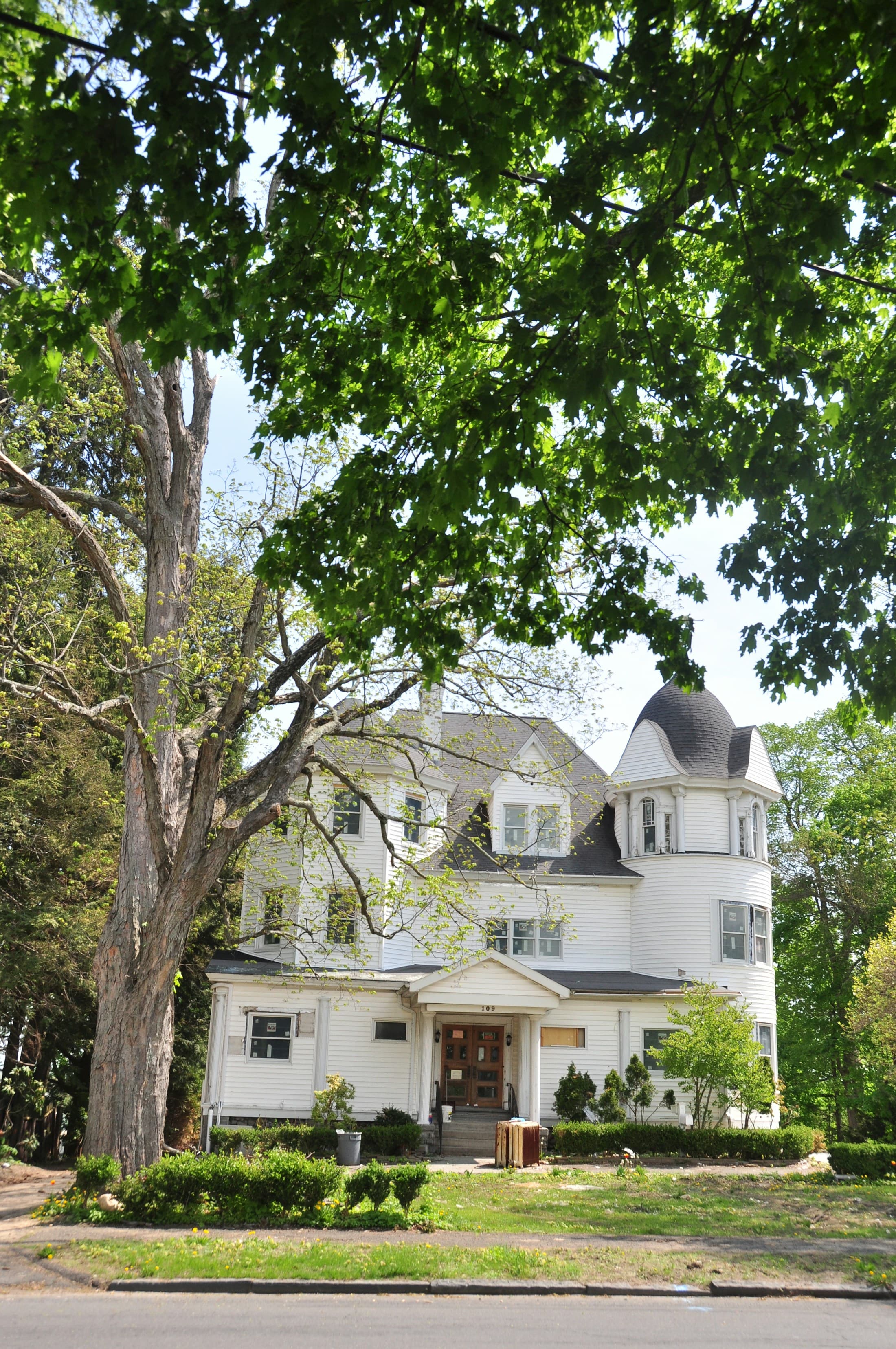 A Connecticut home beneath mature trees